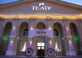 РАЙЫМБЕК СЕЙТМЕТОВ ТЕАТРЫНДА «АРБА» МОНОДРАМАСЫ КӨРЕРМЕНГЕ ЖОЛ ТАРТТЫ