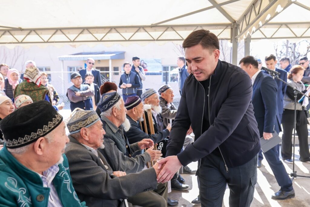 Шымкент қаласының әкімі Еңбекші ауданы тұрғындарымен кездесті