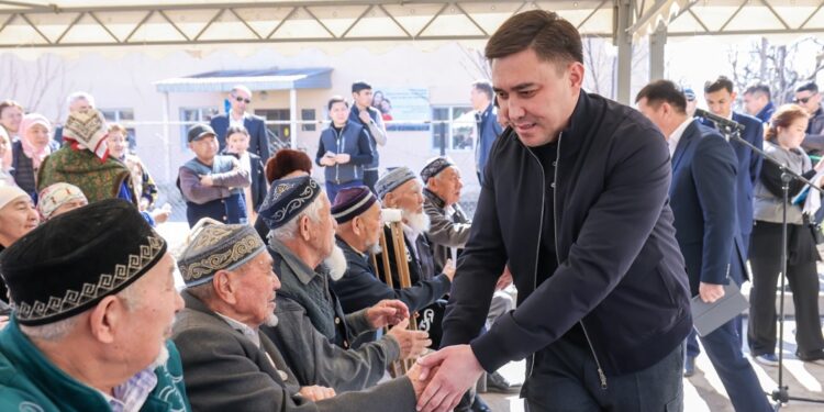 Шымкент қаласының әкімі Еңбекші ауданы тұрғындарымен кездесті