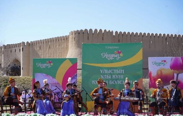 «ТҮРКІСТАН ЖАУҺАРЛАРЫ» ҰЛТТЫҚ КИІМ КӨРМЕСІ МЕН КОНЦЕРТ ӨТТІ