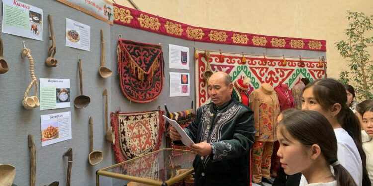 ОБЛЫСТЫҚ МУЗЕЙДЕ ҰЛТТЫҚ САЛТ-ДӘСТҮР НАСИХАТТАЛДЫ