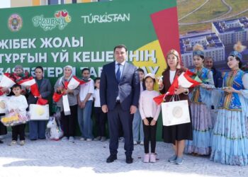 ҰЛЫСТЫҢ ҰЛЫ КҮНІ ҚАРСАҢЫНДА ТҮРКІСТАНДА ТАҒЫ 348 ОТБАСЫ ҚОНЫС ТОЙЫН ТОЙЛАДЫ