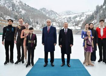 Қазақстан мен Өзбекстан президенттері «Медеу» спорт кешеніне барды