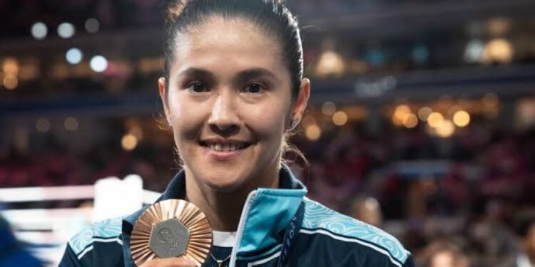 Қасым-Жомарт Тоқаев қазақстандық боксшы Назым Қызайбайды тарихи жеңісімен құттықтады