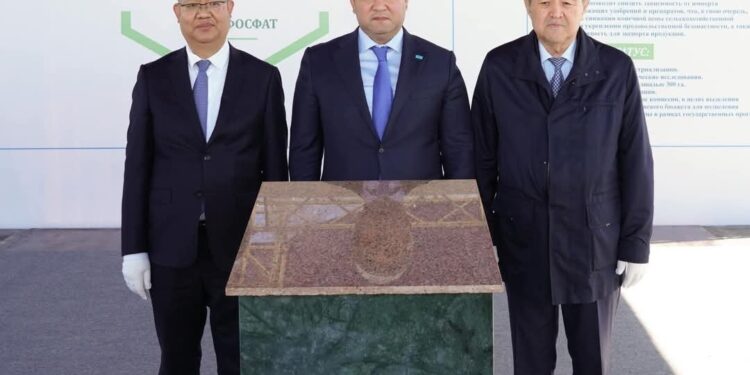 ТҮРКІСТАН ОБЛЫСЫНДА 1000 АДАМДЫ ЖҰМЫСПЕН ҚАМТИТЫН ЗАУЫТТЫҢ КАПСУЛАСЫ САЛЫНДЫ