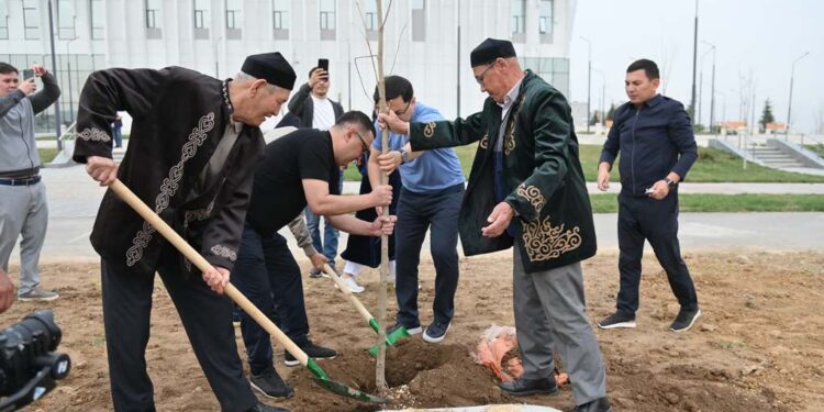 В ШЫМКЕНТЕ В ДЕНЬ ОЧИЩЕНИЯ ПОСАДИЛИ БОЛЕЕ 1 ТЫСЯЧИ САЖЕНЦЕВ ДЕРЕВЬЕВ