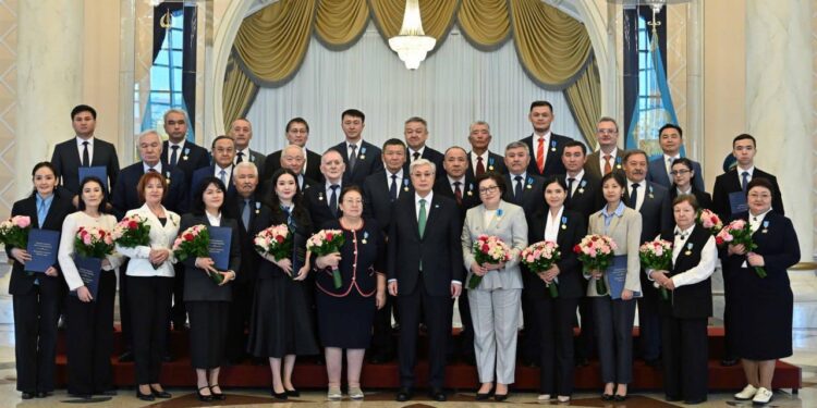 Мемлекет басшысы ғалымдарды марапаттау рәсіміне қатысты