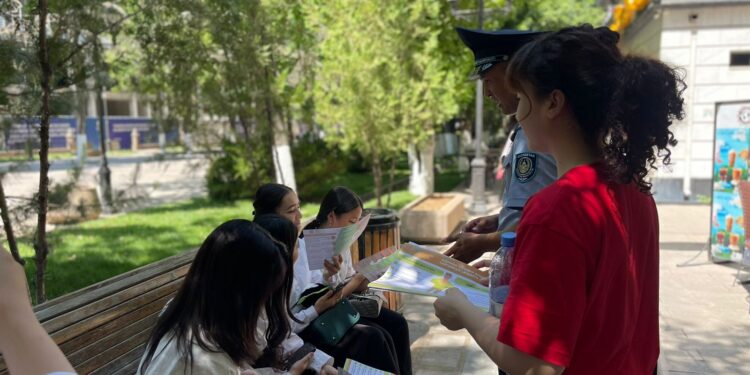 В Шымкенте прошла широкомасштабная разъяснительная акция против рекламы наркотиков