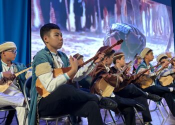 ШЫМКЕНТ: ДОСТЫҚ ӘУЕНІМЕН ӨРІЛГЕН МЕРЕКЕ