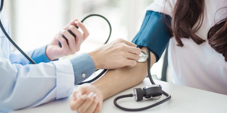 ДЕНСАУЛЫҚ САҚТАУ МИНИСТРЛІГІ АРТЕРИЯЛЫҚ ҚЫСЫМДЫ БАҚЫЛАП, СКРИНИНГТЕН ТҰРАҚТЫ ТҮРДЕ ӨТУГЕ ШАҚЫРАДЫ