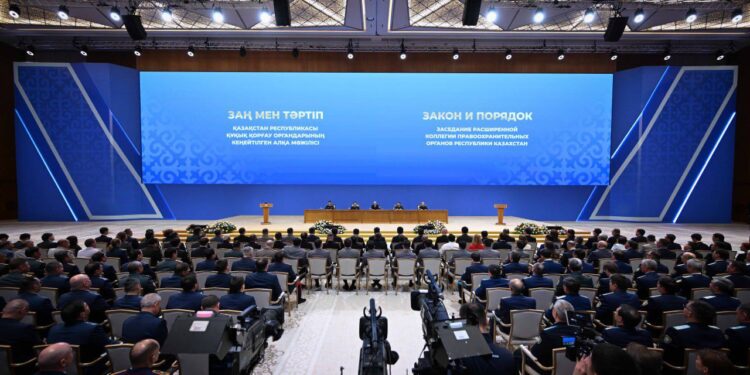 Мемлекет басшысы Қасым-Жомарт Тоқаев құқық қорғау органдарының кеңейтілген алқа мәжілісінде сөз сөйледі