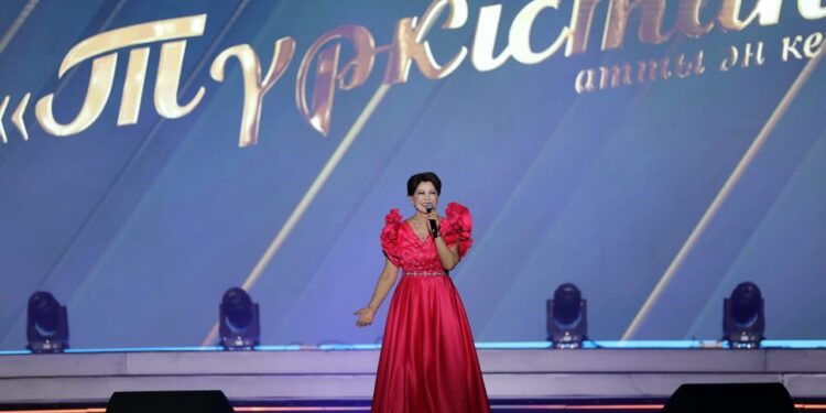 ТҮРКІСТАНДА РОЗА РЫМБАЕВАНЫҢ МЕРЕКЕЛІК КОНЦЕРТІ ӨТТІ