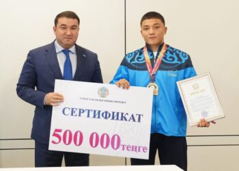АКИМ ТУРКЕСТАНСКОЙ ОБЛАСТИ ЧЕСТВОВАЛ ЧЕМПИОНОВ АЗИИ