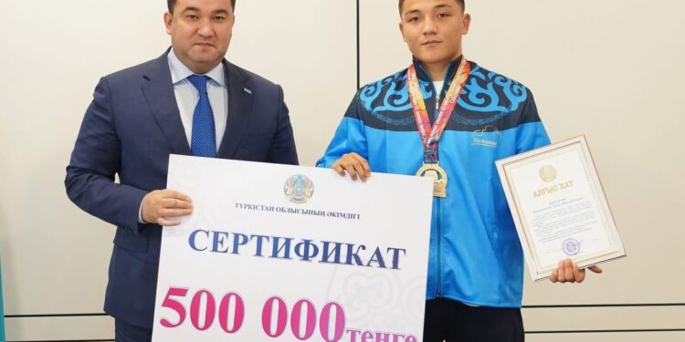АКИМ ТУРКЕСТАНСКОЙ ОБЛАСТИ ЧЕСТВОВАЛ ЧЕМПИОНОВ АЗИИ