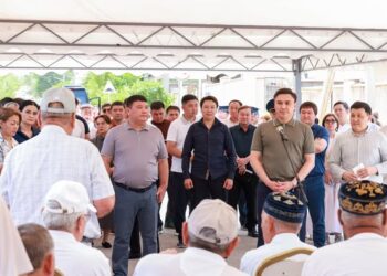 ҚАЛА ӘКІМІ ТҰРАН АУДАНЫНЫҢ ТҰРҒЫНДАРЫМЕН КЕЗДЕСТІ