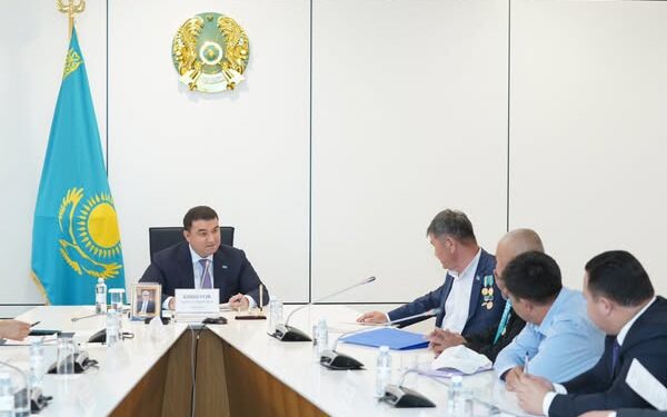 НҰРАЛХАН КӨШЕРОВ ТҰРҒЫНДАРДЫҢ ТАЛАП ТІЛЕКТЕРІН ТЫҢДАДЫ