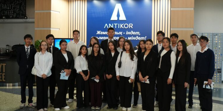 «Заң және тәртіп» апталығы: Сыбайлас жемқорлыққа қарсы қызмет ашық есік күнін өткізді