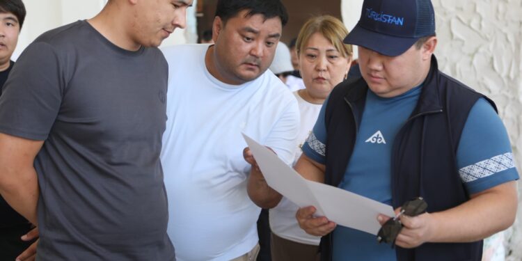 ҚАЛА ӘКІМІ КҮРДЕЛІ ЖӨНДЕУДЕН ӨТІП ЖАТҚАН БІЛІМ ОРДАЛАРЫН АРАЛАДЫ