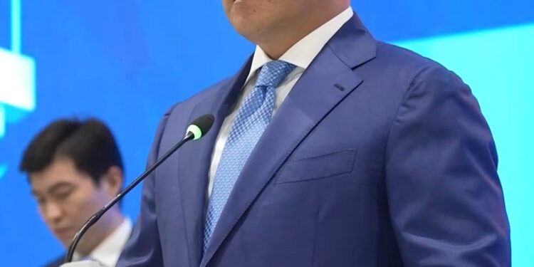 ШЫМКЕНТ: ҚҰРЫЛЫС, ЖОЛ САЛАЛАРЫНЫҢ ҚЫЗМЕТКЕРЛЕРІНЕ ҚҰРМЕТ КӨРСЕТІЛДІ