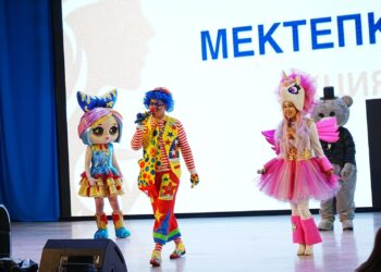 ШЫМКЕНТТЕ 70-ТЕН АСА ОҚУШЫҒА МЕКТЕП ҚҰРАЛ-ЖАБДЫҚТАРЫ ТАБЫСТАЛДЫ