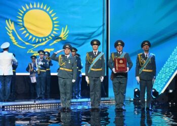 Медали и благодарственные письма вручили шымкентцам на торжестве в честь 30-летия Конституции