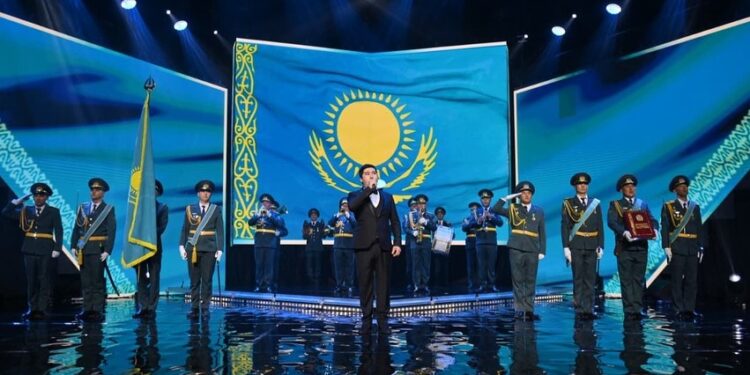 Медали и благодарственные письма вручили шымкентцам на торжестве в честь 30-летия Конституции