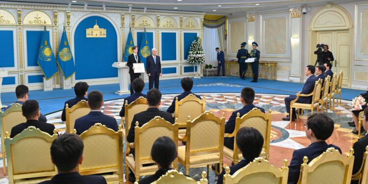 Қасым-Жомарт Тоқаев халықаралық пән олимпиадалары жеңімпаздары мен жүлдегерлерін марапаттады