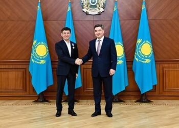 Премьер-министр Олжас Бектенов құрылыс саласының қызметкерлеріне Мемлекет басшысының атынан марапаттар табыс етті