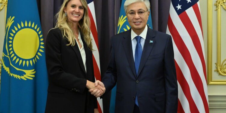 Президент Смитсон институтының басшылығымен кездесті