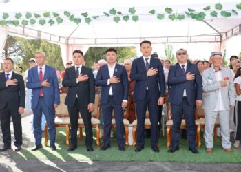 ТҮРКІСТАН: САУРАНДА 2 МЫҢНАН АСТАМ ОҚУШЫ ЖАҢА ОҚУ ЖЫЛЫН БАСТАДЫ