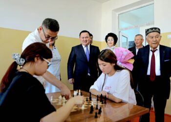 ТҮРКІСТАНДА ЖАҢА ОҚУ ЖЫЛЫНЫҢ АЛҒАШҚЫ ҚОҢЫРАУЫ СОҒЫЛДЫ