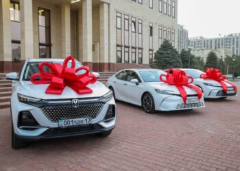 ШЫМКЕНТ ҚАЛАСЫНЫҢ ӘКІМІ ӘЛЕМ ЖӘНЕ АЗИЯ ЧЕМПИОНДАРЫМЕН КЕЗДЕСТІ