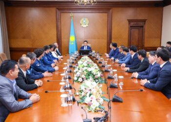 ШЫМКЕНТ ҚАЛАСЫНЫҢ ӘКІМІ ӘЛЕМ ЖӘНЕ АЗИЯ ЧЕМПИОНДАРЫМЕН КЕЗДЕСТІ