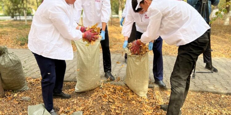 «Таза Казахстан»: жители Шымкента и молодежь приняли активное участие в масштабной экологической акции