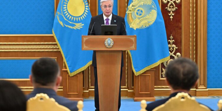 Президент алдағы Ұстаздар күнімен құттықтады