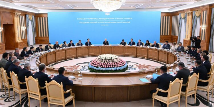 Президент Парламенттік реформа жөніндегі Жұмыс тобының бірінші отырысында сөз сөйледі