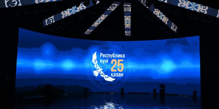Шымкентте Республика күні мен Егемендік декларациясының 35 жылдығына арналған салтанатты іс-шара өтті
