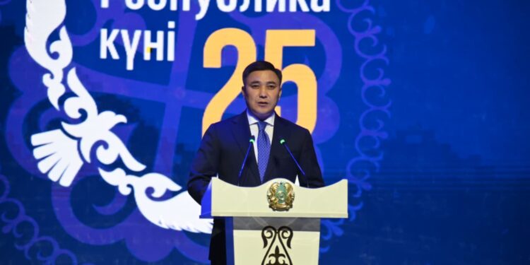 Шымкентте Республика күні мен Егемендік декларациясының 35 жылдығына арналған салтанатты іс-шара өтті