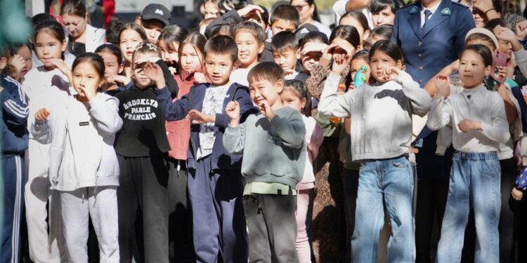 Закон и порядок: в Шымкенте полиция представила детям мультфильм о законе