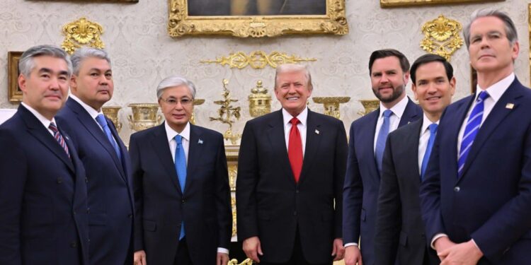 Құны 17 миллиард доллардан асатын келісімдер және көпжоспарлы кеңейтілген стратегиялық серіктестік: Қасым-Жомарт Тоқаев пен Дональд Трамптың Ақ үйдегі кездесуінің нәтижелері