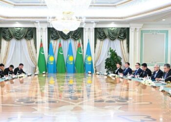 Қазақстан мен Түрікменстан президенттері кеңейтілген құрамда келіссөз жүргізді