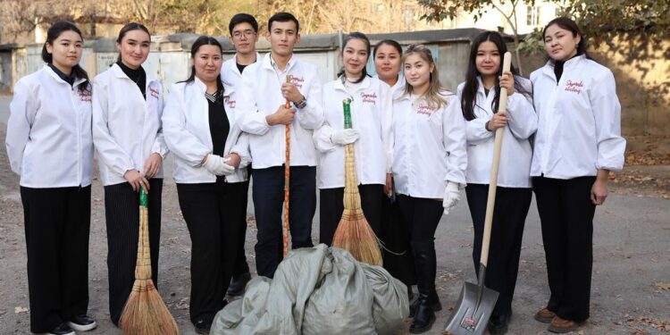 «Таза Қазақстан»: Шымкент тұрғындары қаланың экологиялық келбетін жақсартуға үлес қосуда