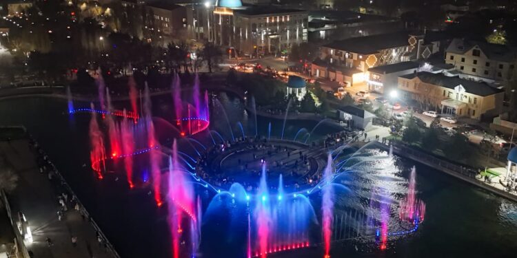 ШЫМКЕНТТЕ ЗАМАНАУИ МУЗЫКАЛЫ-ЛАЗЕРЛІ СУБҰРҚАҚ ІСКЕ ҚОСЫЛДЫ