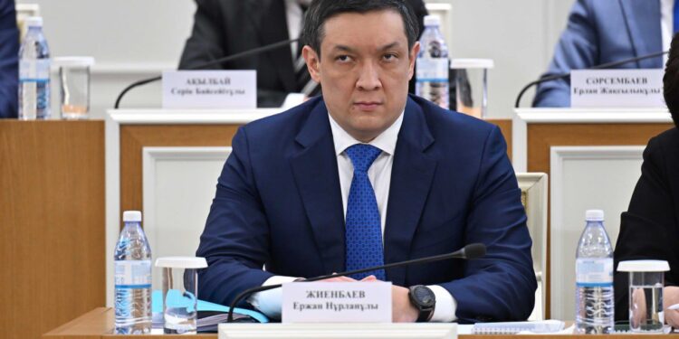 Бүгін Контитуциялық Реформалар реформалар жөніндегі комисмияның алғашқы отырысы өтуде.