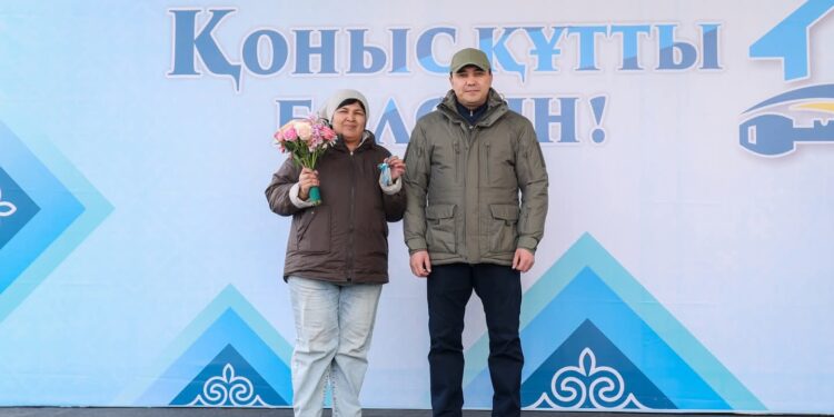Шымкентте әлеуметтік осал топтағы азаматтар тұрғын үймен қамтылуда