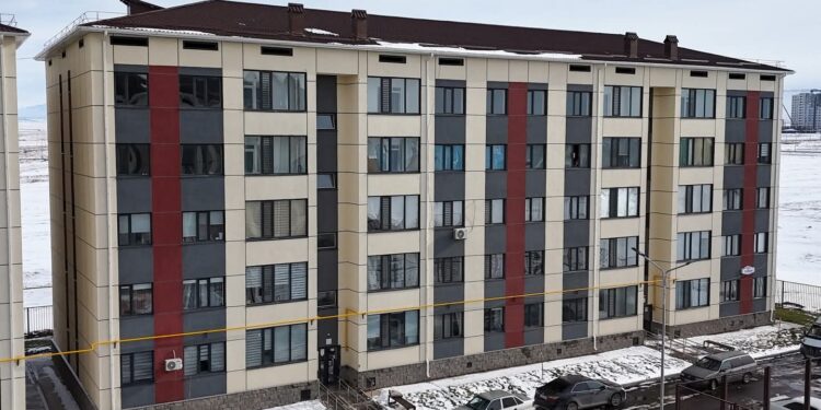 Шымкентте әлеуметтік осал топтағы азаматтар тұрғын үймен қамтылуда