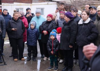 КӨКСАЙ: ЕСКІ ҮЙЛЕРДЕГІ ОТБАСЫЛАР ҚОНЫС АУДАРДЫ