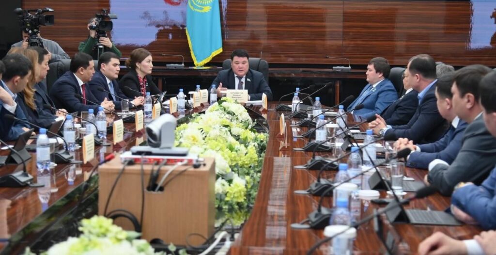Шымкент қалалық мәслихатында Конституцияның жаңа жобасы талқыланды