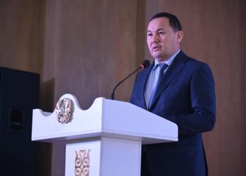 М.Ауезов университетінде өткен жиында жаңа Конституция жобасына қолдау білдірілді