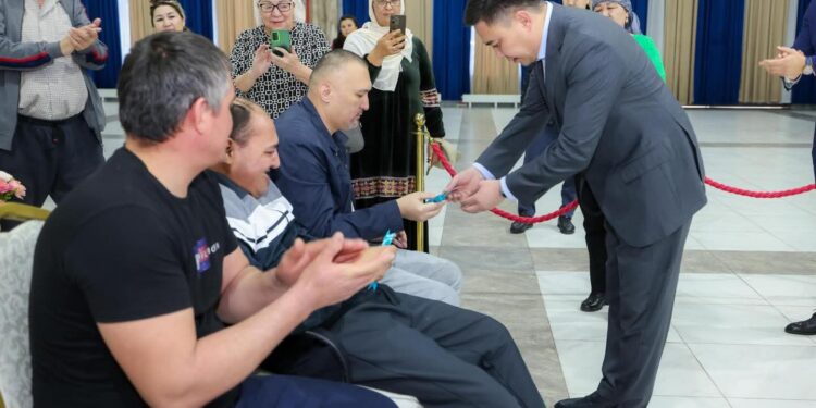 Шымкентте әлеуметтік санаттағы азаматтарға жаңа пәтерлердің кілті табысталды